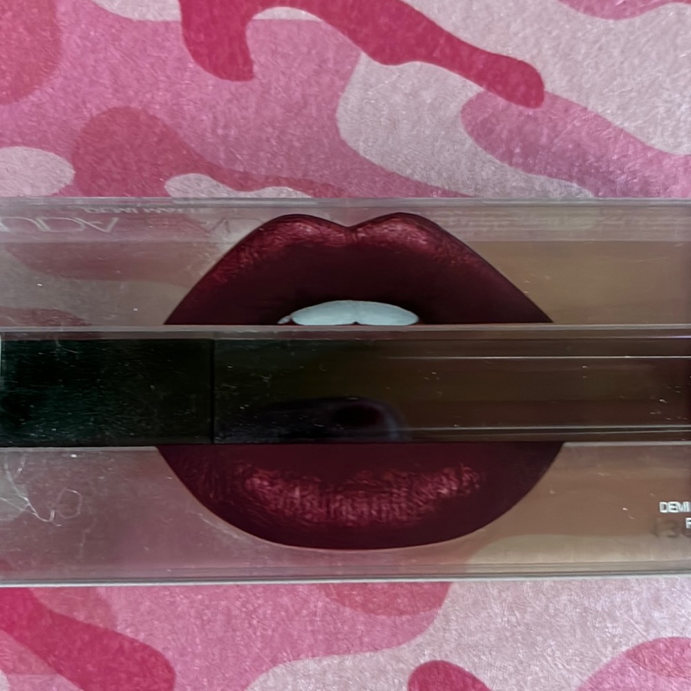 Huda Beauty Demi Matte Lip Color
